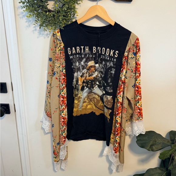 Garth Brooks Tops - Custom Garth Brooks World Tour Graphic Tee with Floral Kimono Sleeves